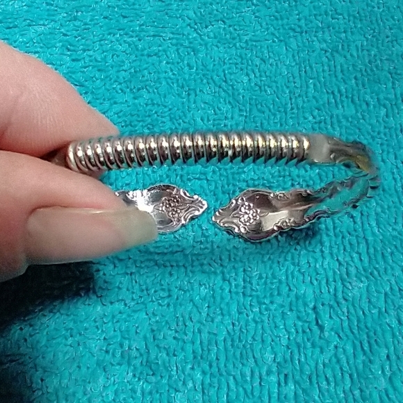 Silver Ornate Cuff Bracelet Small Wrist Or Child - Picture 3 of 7